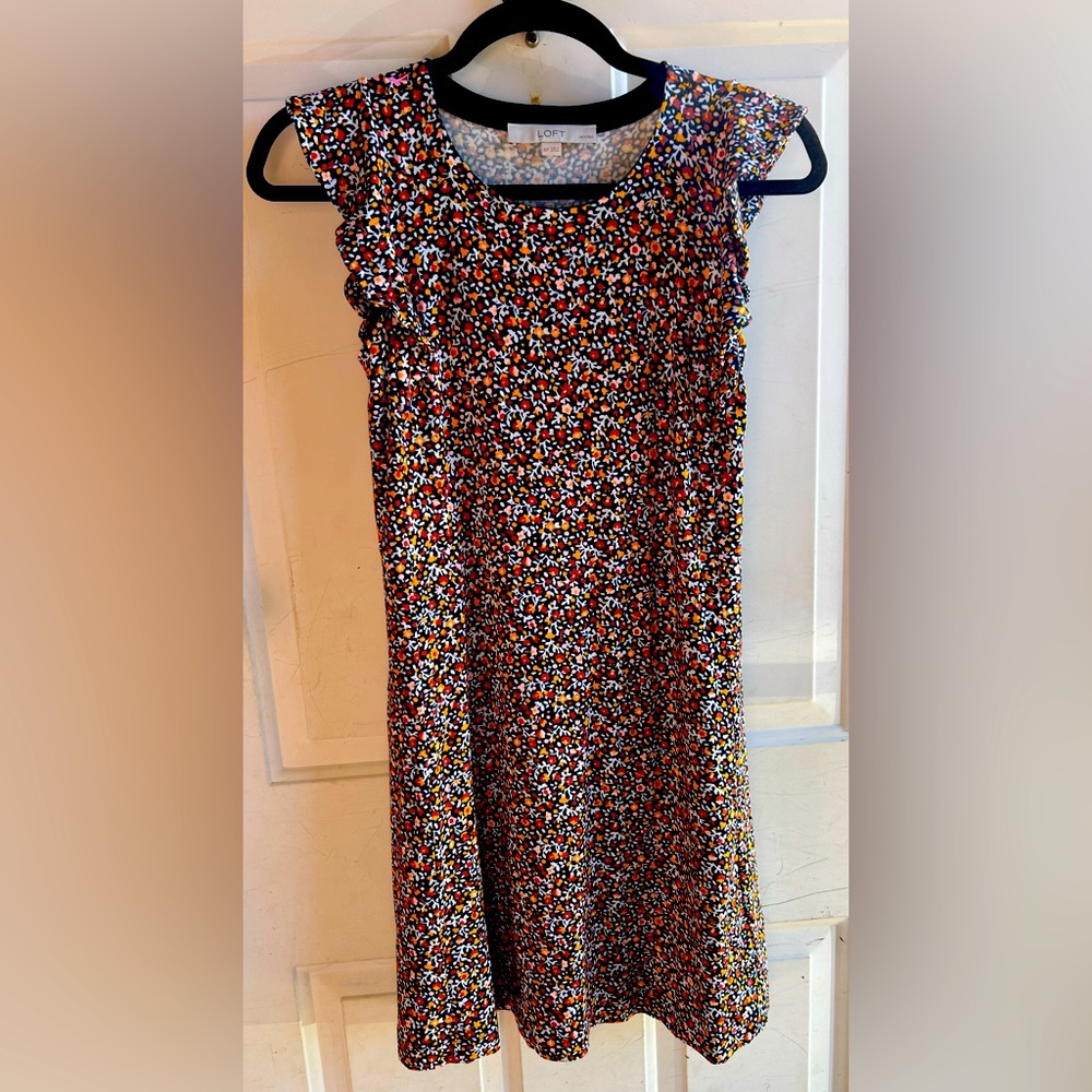 LOFT PETITES CAP SLEEVE FLORAL PRINT DRESS